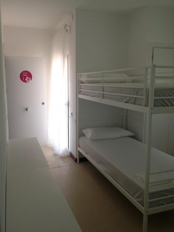 Sitges Beach Hostel Номер фото